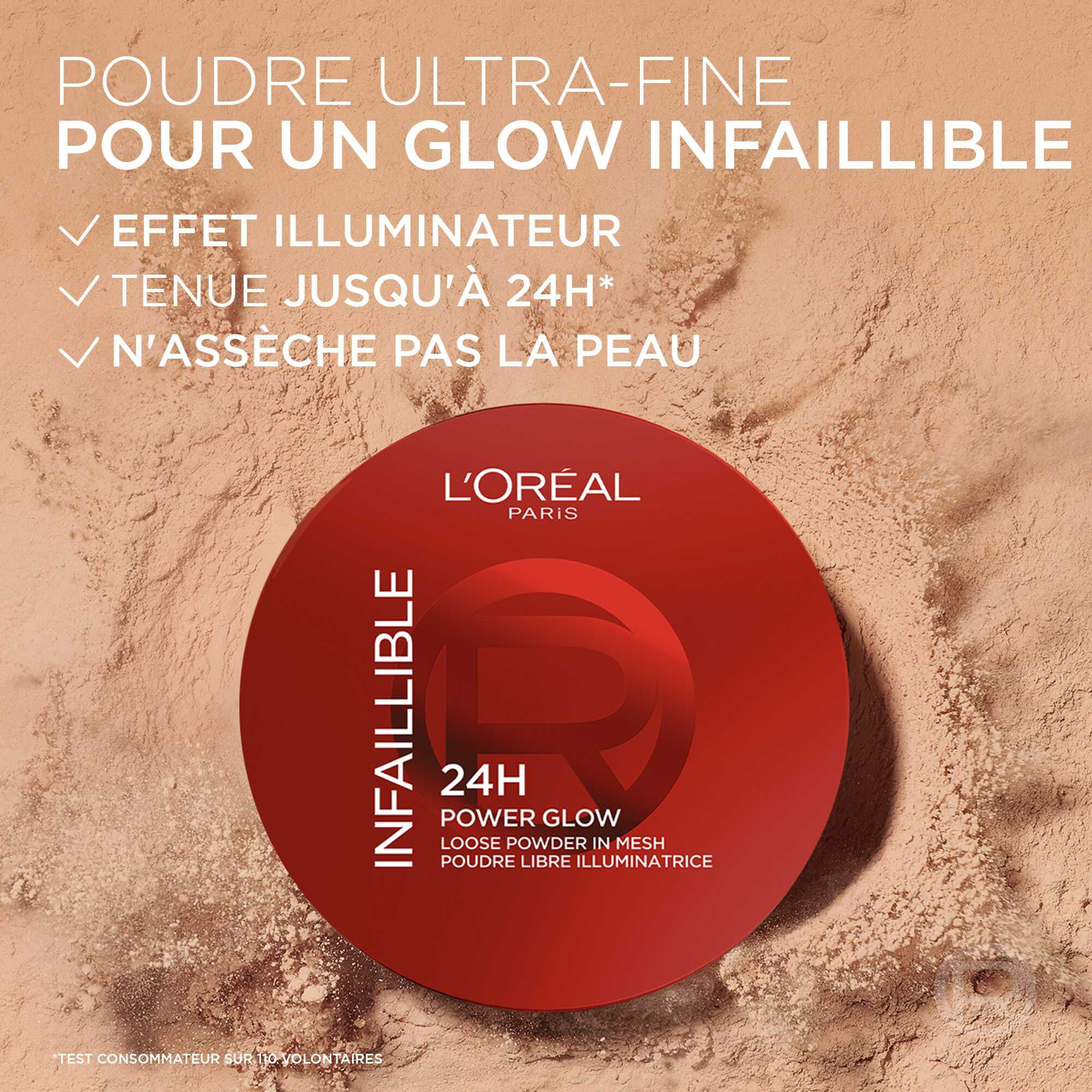 Gros plan sur le poudrier rouge Infaillible Power Glow pose sur un lit de poudre libre. Le texte souligne les benefices : effet illuminateur, tenue 24h et formule non dessechante.​