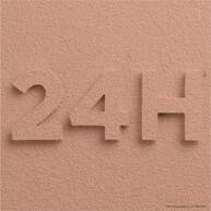 Chiffres « 24H » sculptes dans une texture poudre mate.​ ​
