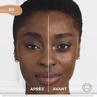 Visuel artistique centre sur une goutte de produit translucide entouree de bulles d'eau. Le texte indique : « Repulpe la peau et lisse les ridules » et met en avant la concentration de « 1,5 % [Acide Hyaluronique + Cafeine] ».