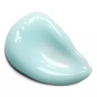 Un echantillon de texture du produit L'Oreal Men Expert Hydra Energetic. Il s'agit d'une noisette de creme de couleur bleu-vert pale, avec un aspect lisse et brillant, etalee sur une surface blanche, creant une forme douce et ondulee.