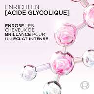 Visuel textuel et abstrait de la formule Elseve Glycolic Gloss L'Oreal Paris sur fond rose, mettant en avant l'acide glycolique qui enrobe les cheveux de brillance pour un eclat intense.​