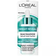 Un visuel du serum Bright Reveal avec une etiquette detaillant la formule a 10 % de niacinamide, Melasyl et amino-sulfonique, sur fond vert clair degrade.