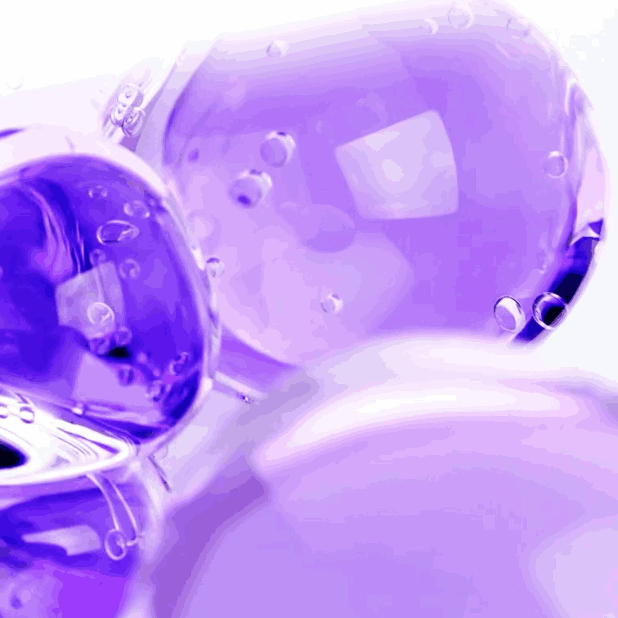 Liquide violet et pourpre abstrait avec des bulles.​